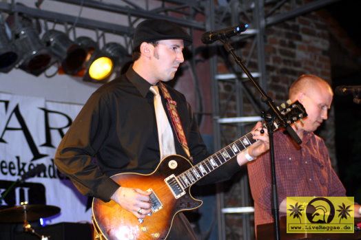 The Stingers ATX (USA) 9. This Is Ska Festival - Wasserburg, Rosslau 25. Juni 2005 (14).jpg